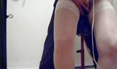 Membelai lisan dalam pose 69 dan bercinta dengan brunette filmbokeponline muda ramping