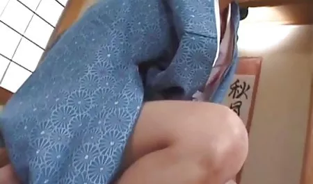 Jalang Busty di stoking bokef onlane melompat pada kontol