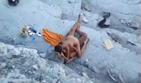 Pelacur dan kontol matang menghisap dengan baik dan bercinta sendiri bokep online berjilbab di antara payudara