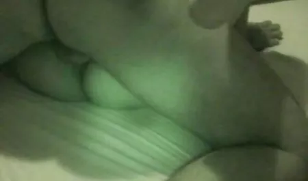 Ibu Busty bokep online paling baru Tara sedang beristirahat dengan laki-laki panas