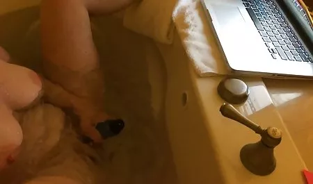 Buah dada besar bokep streaming dewasa binatang keparat sebuah nigga dan menelan air mani