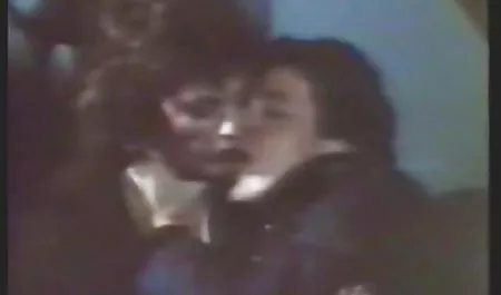 Dua situs online bokep anggota yang kuat di lubang-lubang vagina penuh nafsu