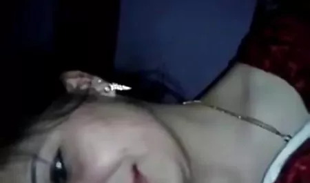 Seorang gadis dengan payudara besar menghisap ayam bengkak pria tepat di balkon, dan kemudian mereka pindah ke tempat tidur, di mana mereka menikmati bercinta nonton bokep online bahagia!