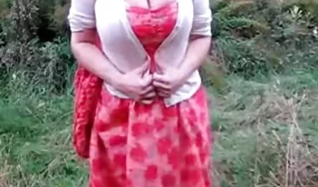 Brunette Busty memberikan blowjob untuk tukang situs nonton bokep gratis ledeng muda