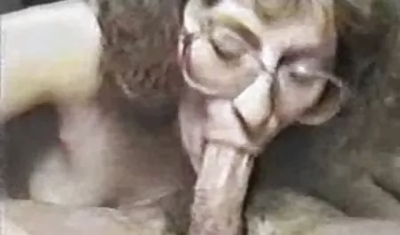 Jalang cantik Emily mengambil kontol dalam nonton okep online tenggorokannya, lalu menelan cum