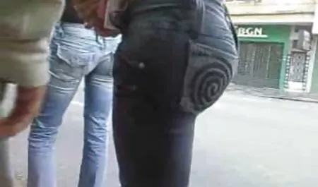 Gadis itu memutuskan bokep online full hd untuk membangunkan temannya dengan blowjob yang dalam, yang membuat pria itu sangat bahagia