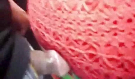 Lelaki itu tiba tepat waktu, ketika gadis yang lembut golf pink baru saja akan memuaskan vaginanya bokeb online jilbab