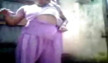 Karnaval di bokep spg online bar berakhir dengan gangbang, pelacur mengisap penis, dudes menjilat pussies dan kacau Brasil panas di semua lubang