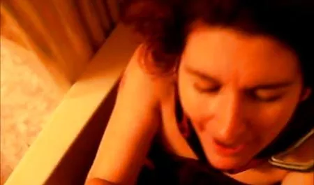 Seorang siswa manja suka bercinta bokep sange online dan memutuskan untuk merayu seorang tukang kebun tua, pria itu marah, tetapi kemudian berubah pikiran dan meniduri gadis itu di anal