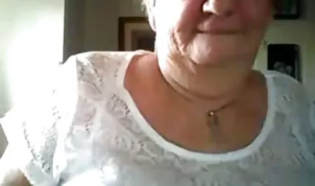 Lesbian pirang cantik menjilat video bokeponline dicukur, vagina basah