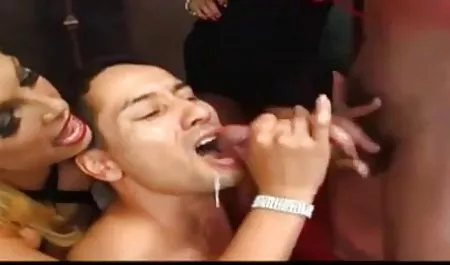 Menjilati vagina temannya, bokep crot online pirang berdada memakai strapon dan menidurinya dengan keras