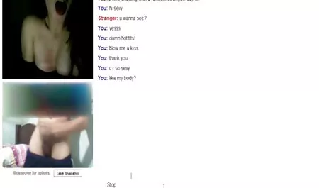 Lesbian seksi bercinta dan bermain dengan mainan streaming boke terbaru karet
