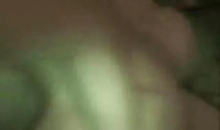 Sonya busty yang matang memijat bokep online hd penis dan mengisapnya