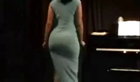 Pelacur bernafsu menghisap kontol dari penari telanjang di sebuah bioskop60 bokep pesta