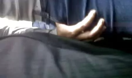 Seorang gadis muda Rusia datang untuk memijat. Pria tukang pijat dengan tangan yang kuat membuka bokep online aura kasih pakaian gadis itu, membaringkannya di atas meja dan mulai meremas semua lubangnya, memulai pijatan seks