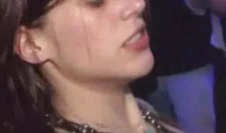 Pirang bokep streaming dewasa muda mengisap dua ayam untuk mabuk sperma