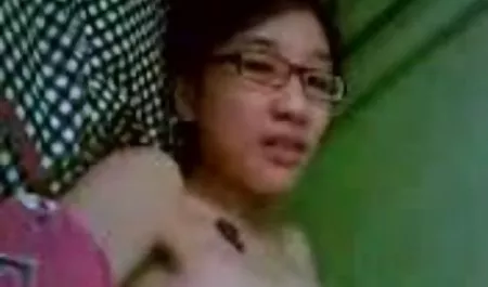Si rambut merah seksi, Maddy O'Reilly meniduri bokep online di kebun kekasihnya