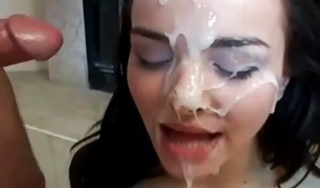 Setelah menghancurkan semua celah dari seorang siswa muda dengan dildo tebal, pria dengan kamera menidurinya dengan keras dan pada akhirnya nonton bokep online hd dia dengan kasar mengisi wajahnya dengan sperma.