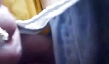 Ibu tiri bokep semi onlen yang dewasa menggoda putra tertua suaminya