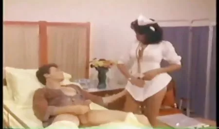 Babes muda video online bokep hot membangunkan seorang pria seksi membelai dan menidurinya