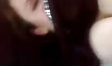 Brunette Megan Rain membelai alat cukur bokep online viral di luar rumah dan bercinta