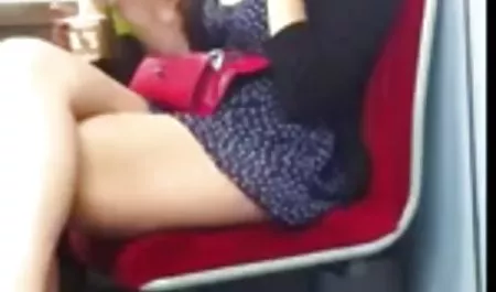 Babes seksi pirang Stella Cox dan rambut coklat Lea Guerlin mendapatkan fucked oleh bomep online laki-laki