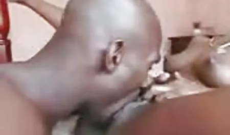 Siswa video online bokep tante telanjang di luar di hutan