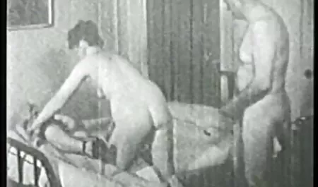 Pelacur duduk di dua penis dengan bokep online dipaksa lubangnya