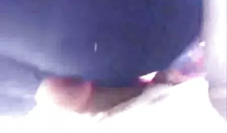 Lesbian bergairah Aidra Fox dan Yurizan Beltran menjilat video bokeponline di luar ruangan.