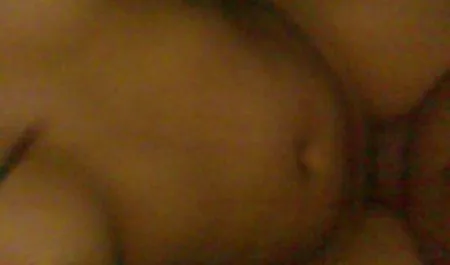 Sperma hangat bokep psk online mengalir ke dada pirang yang indah