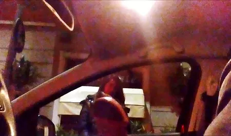 Wicky muda mengisap kontol untuk suaminya yang sedang lihat video bokep online tidur